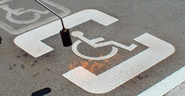 Дублирование знака инвалиды формой для дорожной разметки